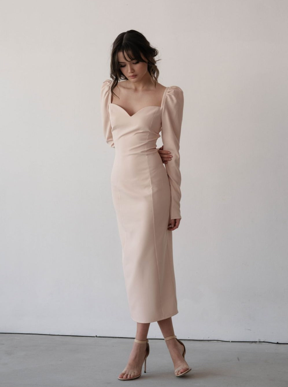 Figursydd midi-klänning "Boyfriend", Beige - Latalia.se