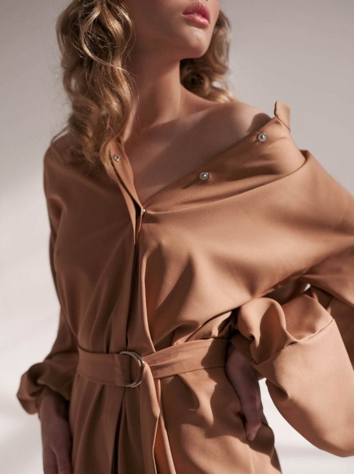 Skjortklänning med puffärmar och skärp "Lille" - Latalia.se