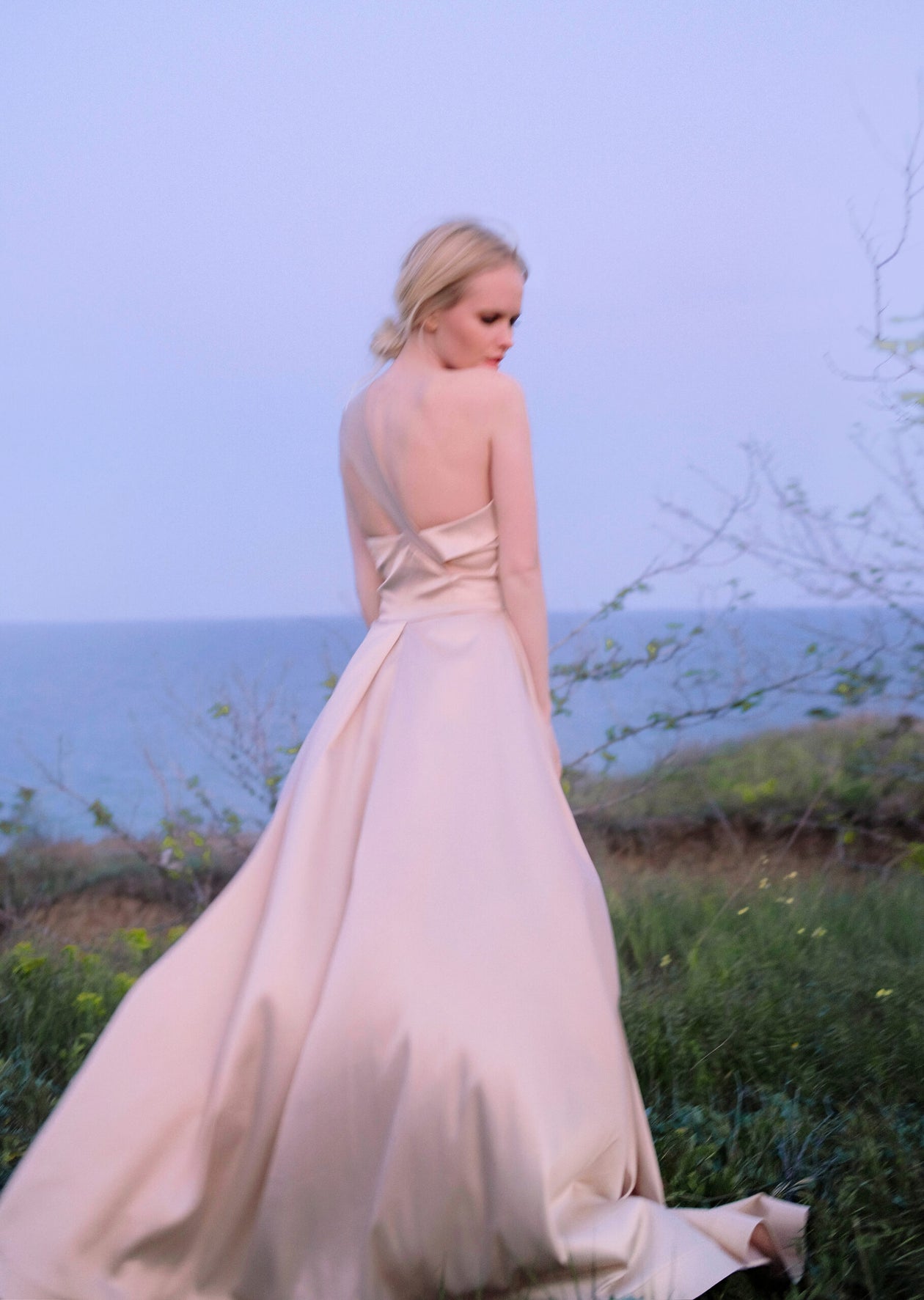 Satin maxiklänning "Sete", Beige - Latalia.se